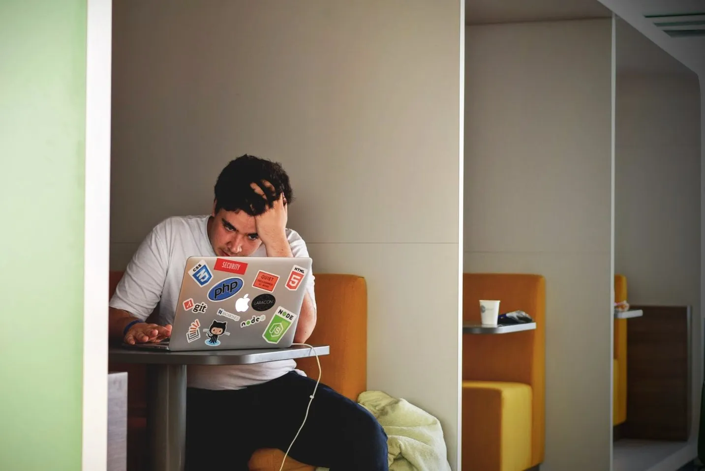 arbeit-laptop-workload-stress