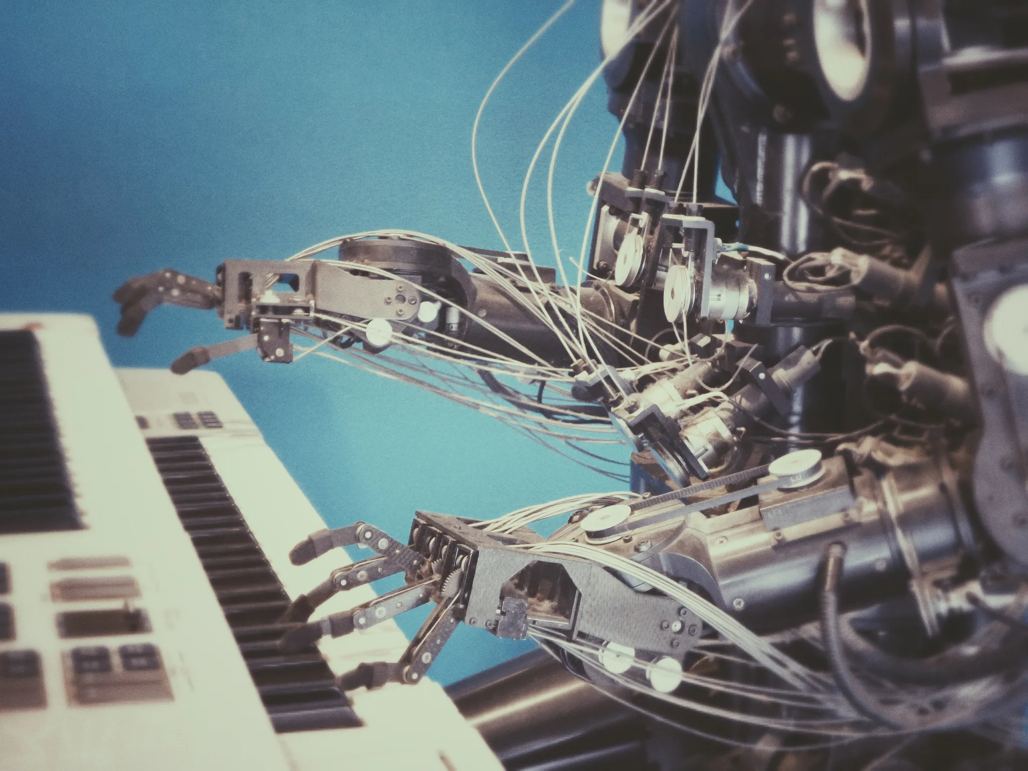 roboter-hand-klavier
